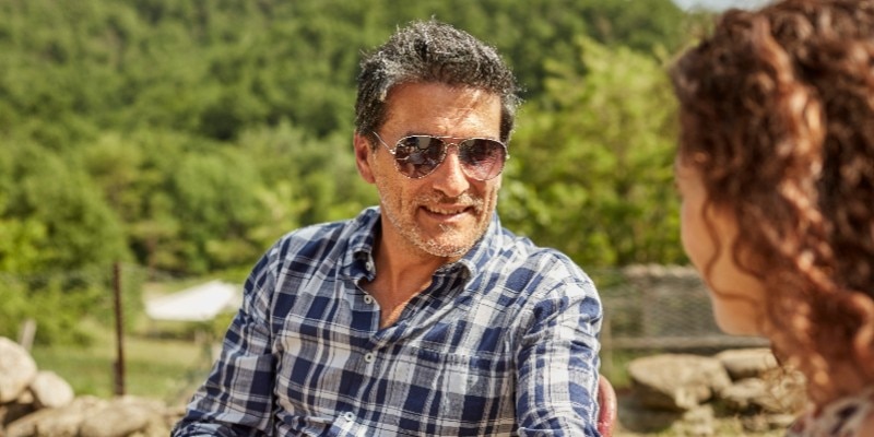 Man wearing sunglasses to support eye health