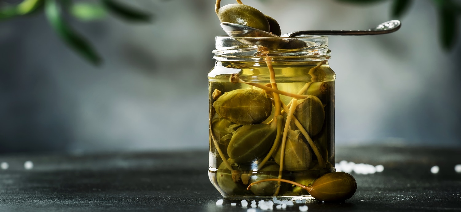 A jar of capers with quercetin in them